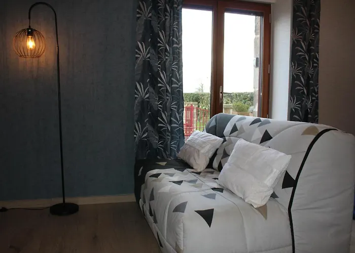 Privee Proche De Fougeres